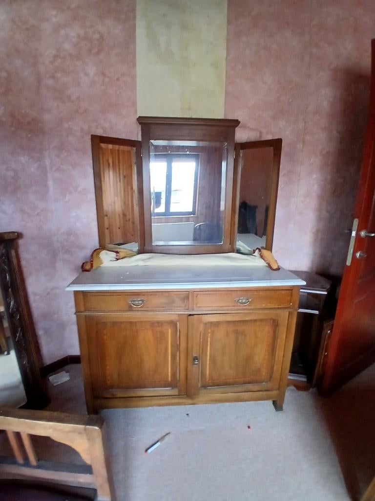 Commode met marmeren blad en spiegel, Enlèvement