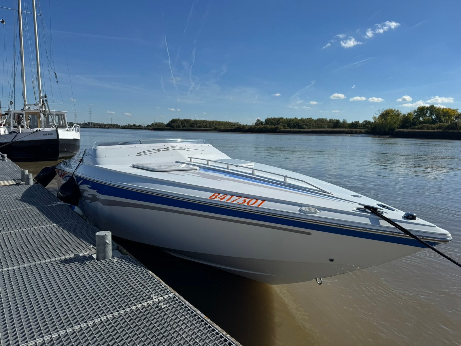 BAJA outlaw 25 inclusief trailer, Sports nautiques & Bateaux, Enlèvement, Utilisé, Essence