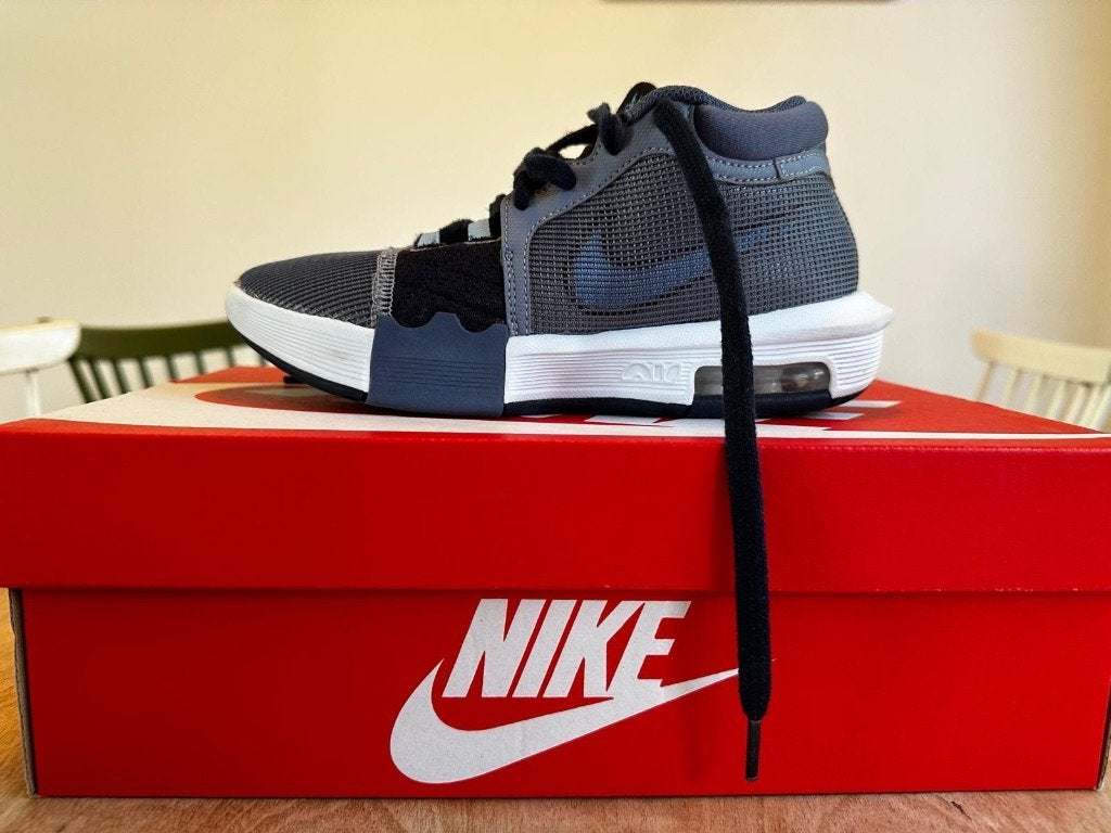 Nike Lebron James basketbalschoenen maat 36,5, Ophalen, NIKE, Zo goed als nieuw, Jongen of Meisje