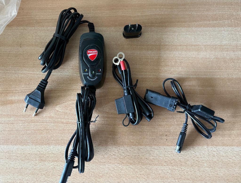 Chargeur batterie moto DUCATI, Motos, Accessoires | Autre, Utilisé, Enlèvement