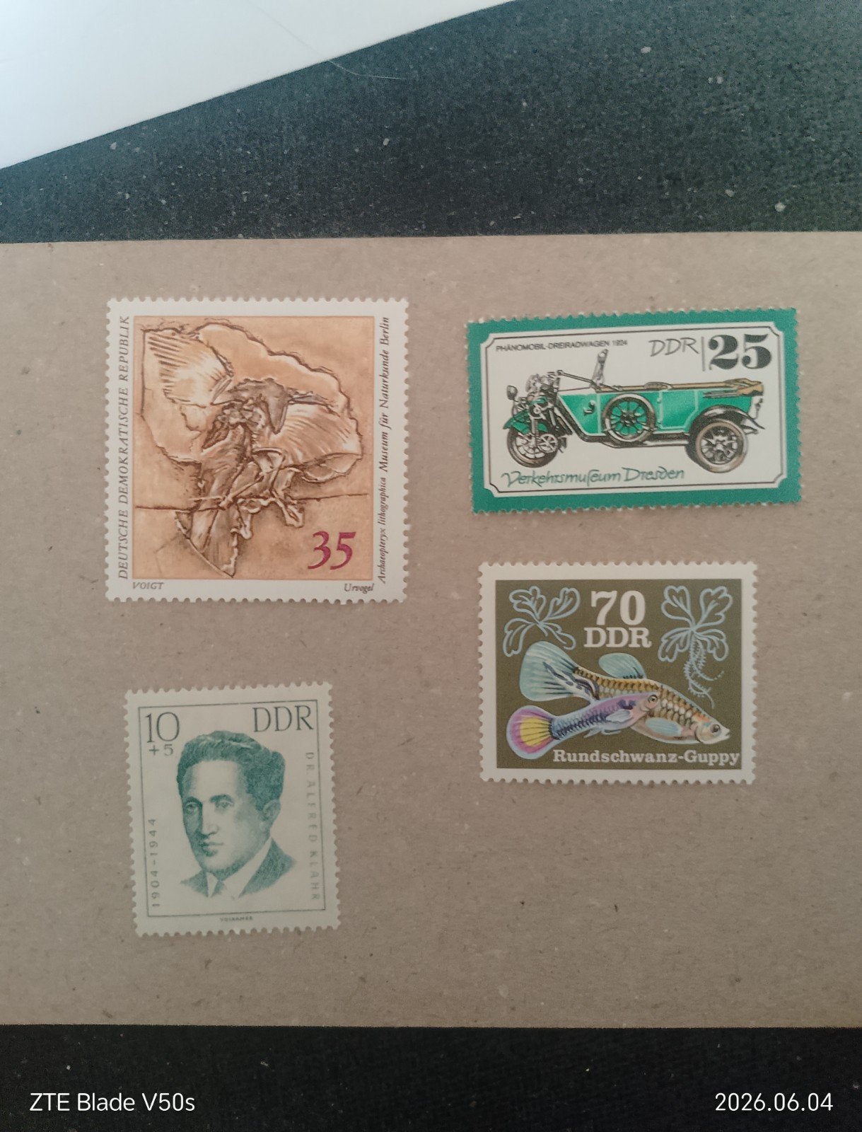 4 timbres-poste, Enlèvement ou Envoi