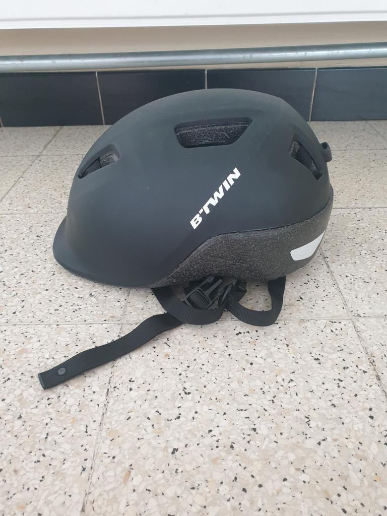 Casque noir, Enlèvement