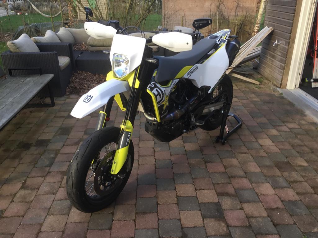 Husqvarna 701 supermoto de 2022 avec 2382 km.  11000€, Particulier, 1 cylindre, SuperMoto