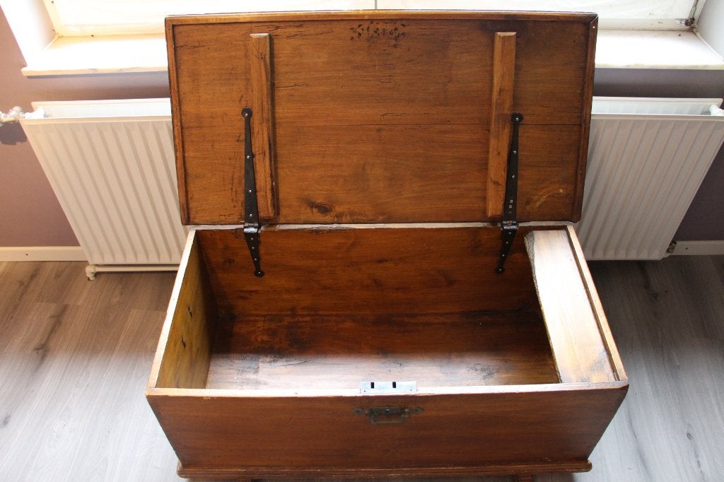 Coffre ancien en bois massif, 100 à 150 cm, Autres essences de bois, Enlèvement, Utilisé