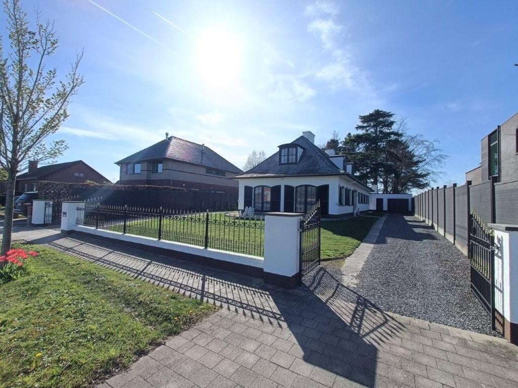 Villa met 4 à 5 slpks, tuin met zongericht terras, garage,, Immo, 548 kWh/m²/jaar, 1000 tot 1500 m², Provincie Oost-Vlaanderen