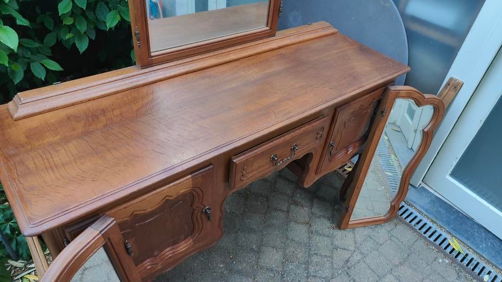 Toilettafel met spiegel, Enlèvement