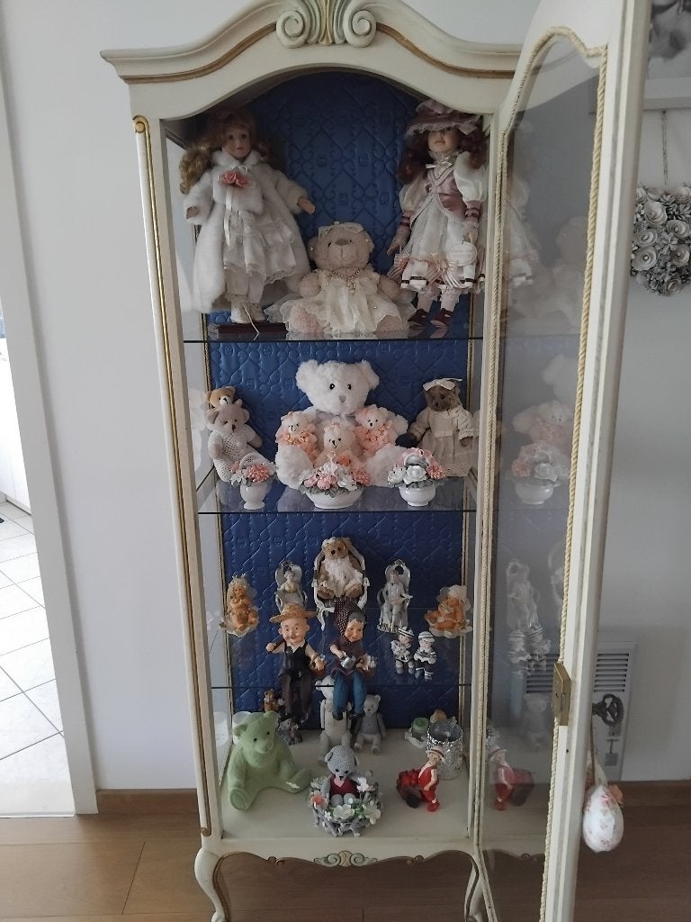 Beeldjes en andere ook beeldjes in biscuit porselein, Enlèvement