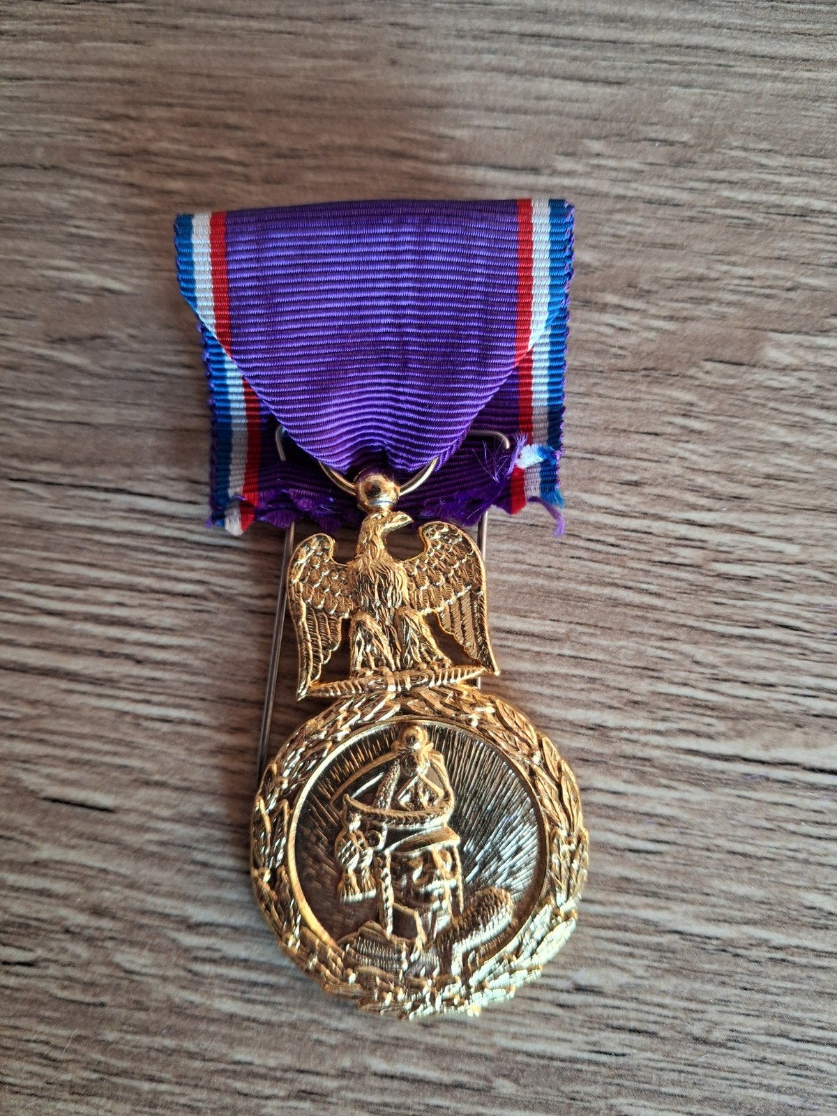 Médaille militaire française, Envoi