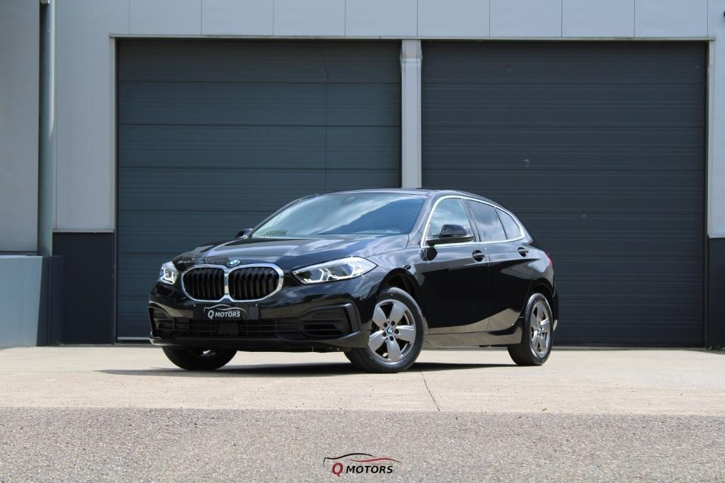 BMW 116 116iA/LED/CRUISE/CARPLAY, Auto's, Zwart, Bedrijf, 5 deurs, 3 cilinders