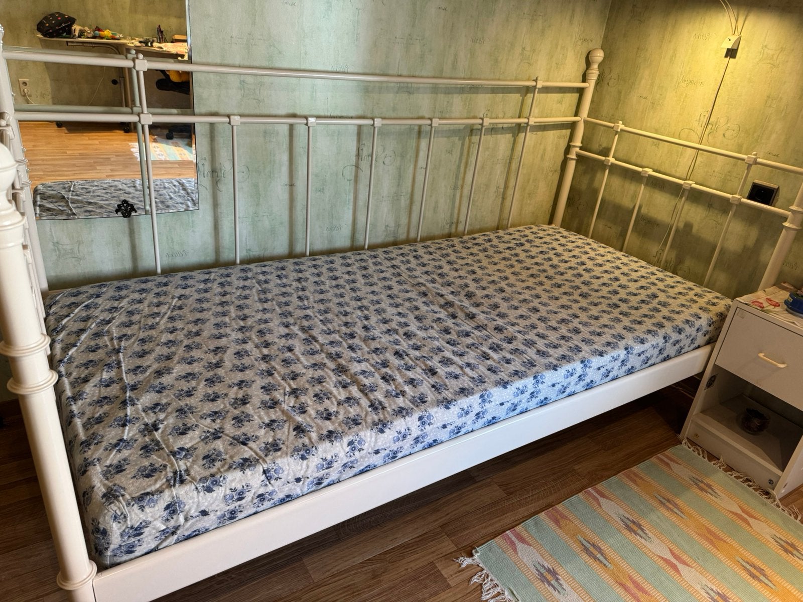 Bed en matras., Ophalen, Eenpersoons, Wit, 200 cm