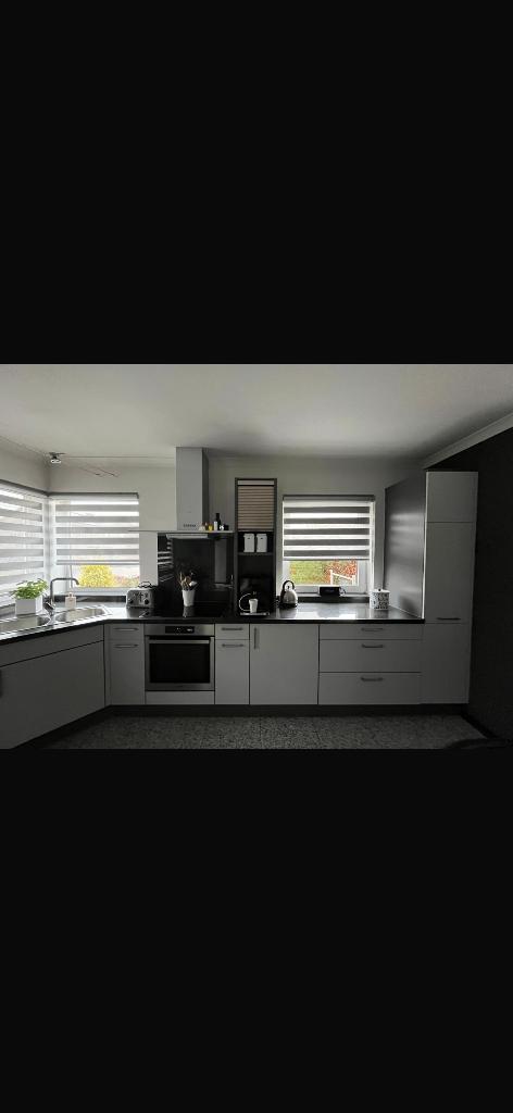 Keuken + toestellen met granieten werkblad, Huis en Inrichting, Keuken | Complete keukens, Gebruikt, Hoekkeuken, Ophalen