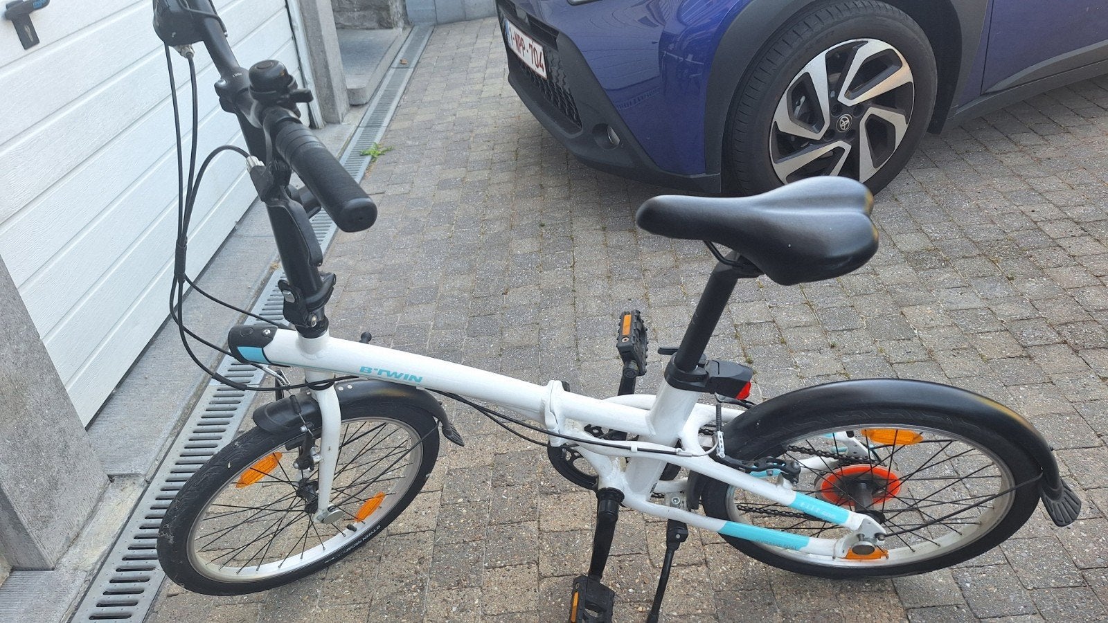 Mooie witte plooifiets, bijna nieuw met factuur, Fietsen en Brommers, Fietsen | Vouwfietsen, Ophalen