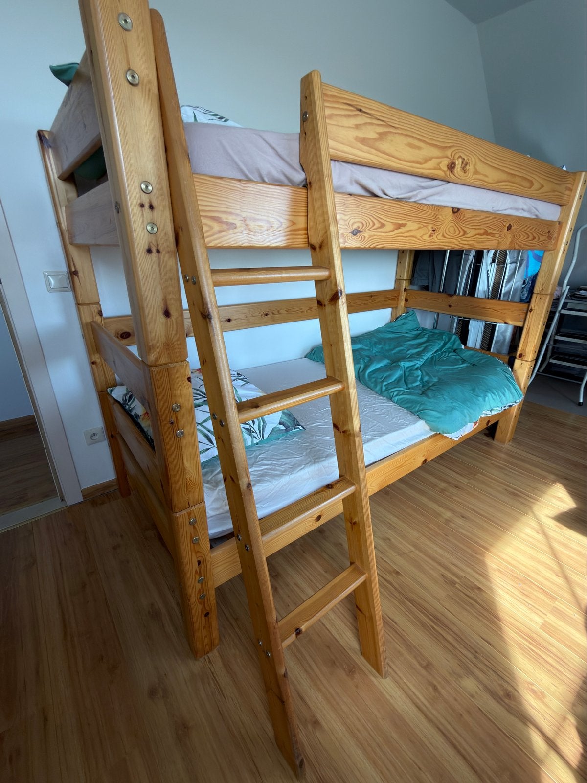 Mooi houten stapelbed (vaste ladder) met 2 matrassen., Ophalen, Gebruikt, Stapelbed