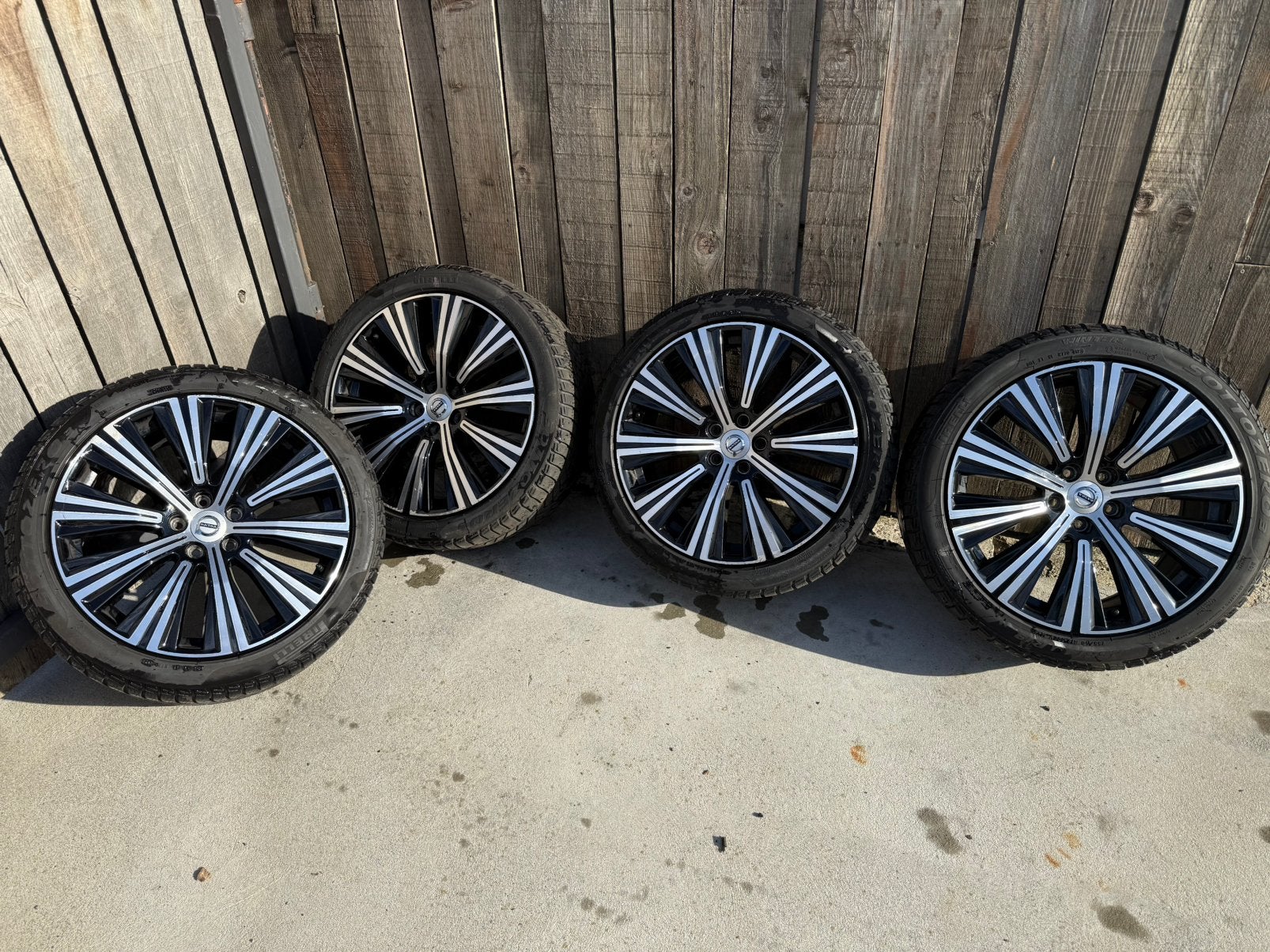 4 Volvo 19" velgen + Pirelli winterbanden — V90/S90, Auto-onderdelen, Winterbanden, Band(en), Ophalen, 19 inch
