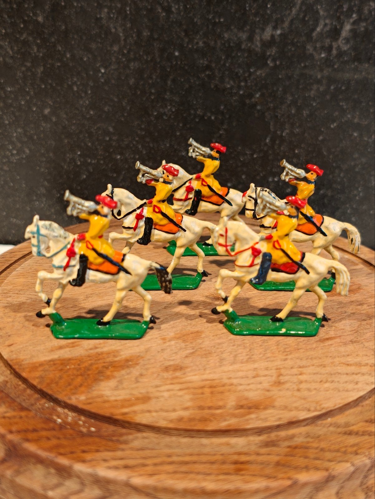 6 puntgave handgeschilderde tinnen soldaten te paard, Antiek en Kunst, Verzenden