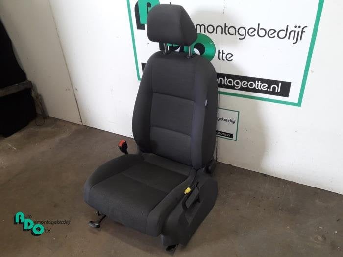 Stoel links van een Volkswagen Touran (Touran 03-), Auto-onderdelen, Gebruikt, -, Volkswagen, -