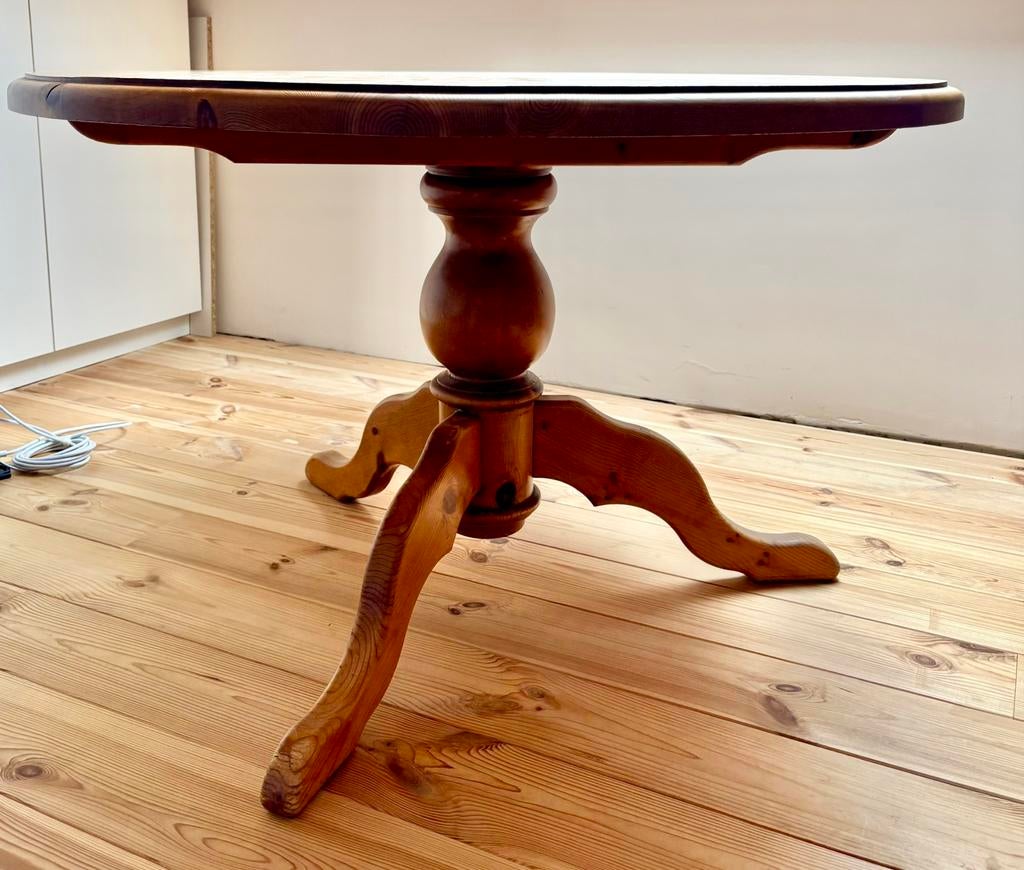 Table ronde en pin 120 cm x 76 cm, Antiquités & Art, Enlèvement