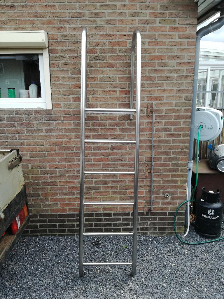 Grote zwembadtrap  Inox. 6 treden. Zwaar uitgevoerd., Ophalen, Zo goed als nieuw, Ladder