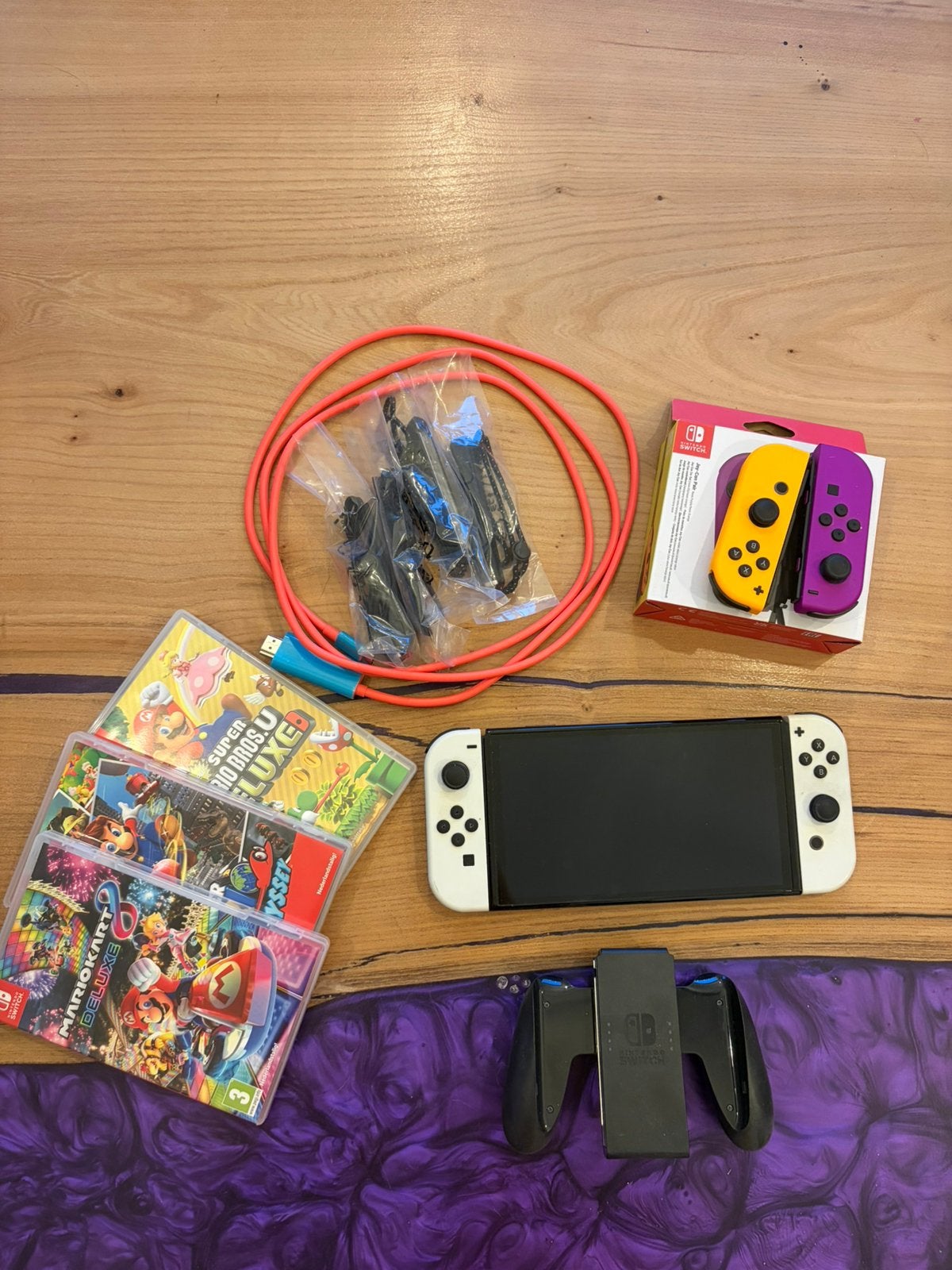 Nintendo Switch OLED + 4 Joy-Cons + 3 games + originele doos, Enlèvement, Comme neuf, Switch OLED