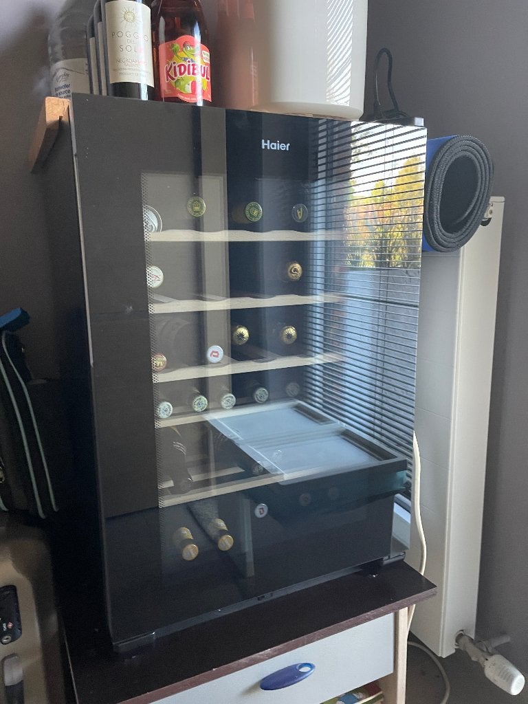Haier wijnkoeler te koop, Elektronische apparatuur, Ophalen, Energieklasse A of zuiniger, 45 tot 60 cm, Zonder vriesvak