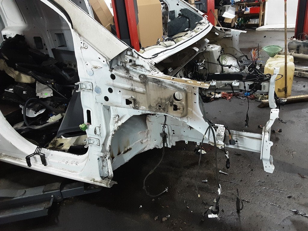BINNENSPATSCHERM RECHTS VOOR Partner (EA / / EF / EN / EU), Kontakt-peugeot@peugeot.com, Gebruikt, Spatbord, Peugeot Deutschland GmbH