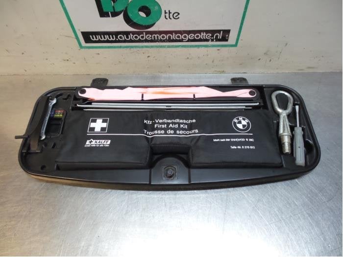 Gereedschap Set van een BMW 5-Serie (5-Serie 02-), Gebruikt, -, -, Ophalen of Verzenden