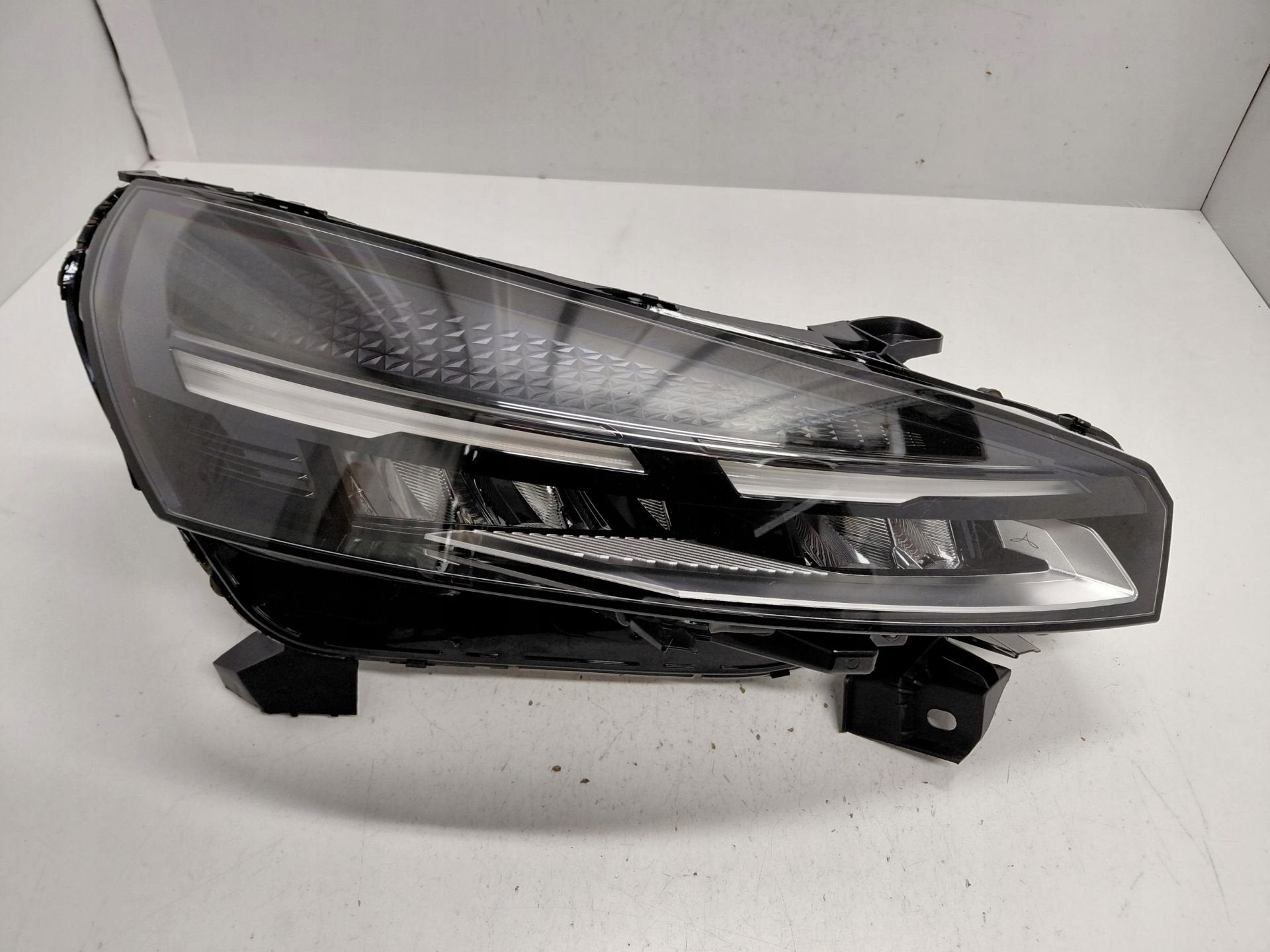 Phare avant droit pour Renault Clio V Lift 260103507R, Renault Group, Contact.group@renault.com, Renault, Utilisé
