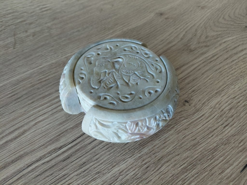 MARMEREN ONDERZETTERS UIT INDIA, Ophalen