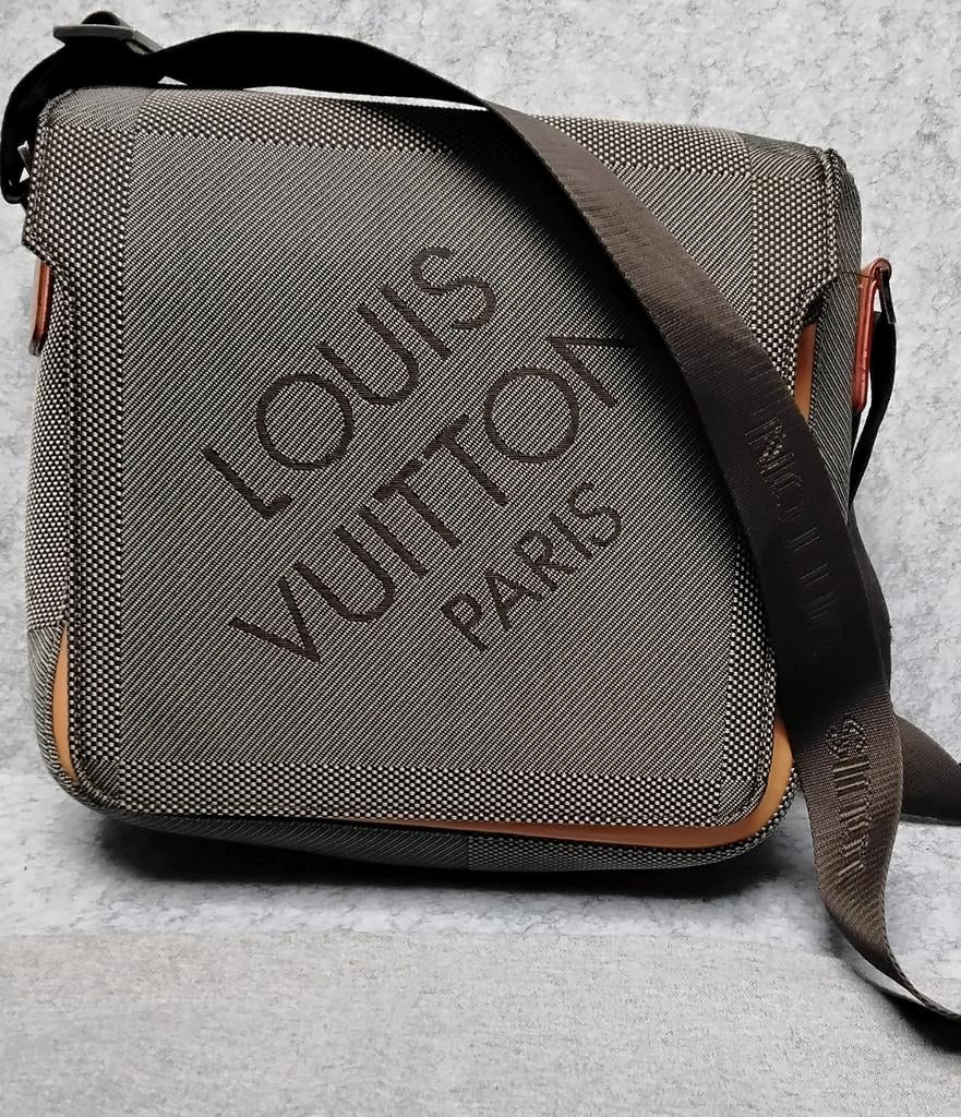 Sac à bandoulière d'inspiration design au look luxueux, Bijoux, Sacs & Beauté, Porte-monnaie & Portefeuilles, Neuf, Autres marques