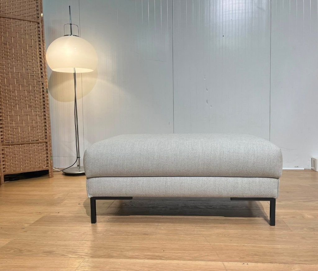Design on Stock Aikon Lounge Hocker Ploegwol 03 Nieuwstaat, Huis en Inrichting, Zetels | Voetbanken en poefs, Zo goed als nieuw