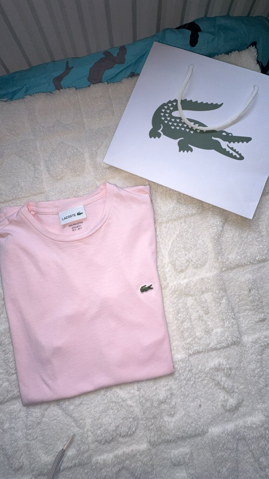 T-shirt  Lacoste rose, Envoi, Porté