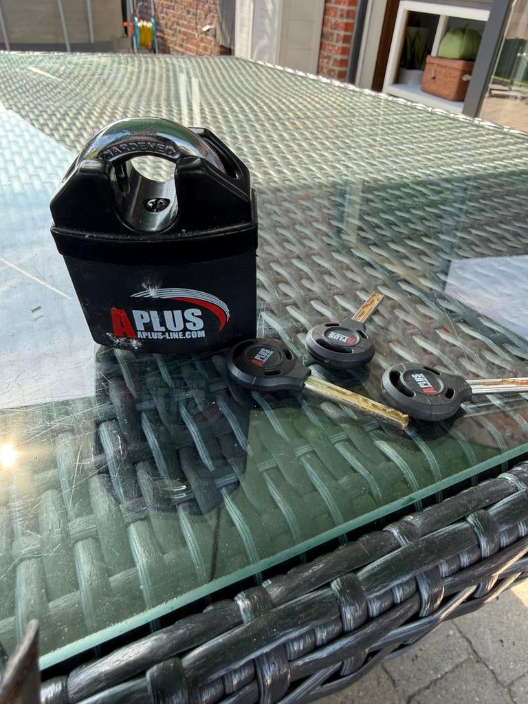 APLUS Hangslot art 4, Ophalen, Zo goed als nieuw