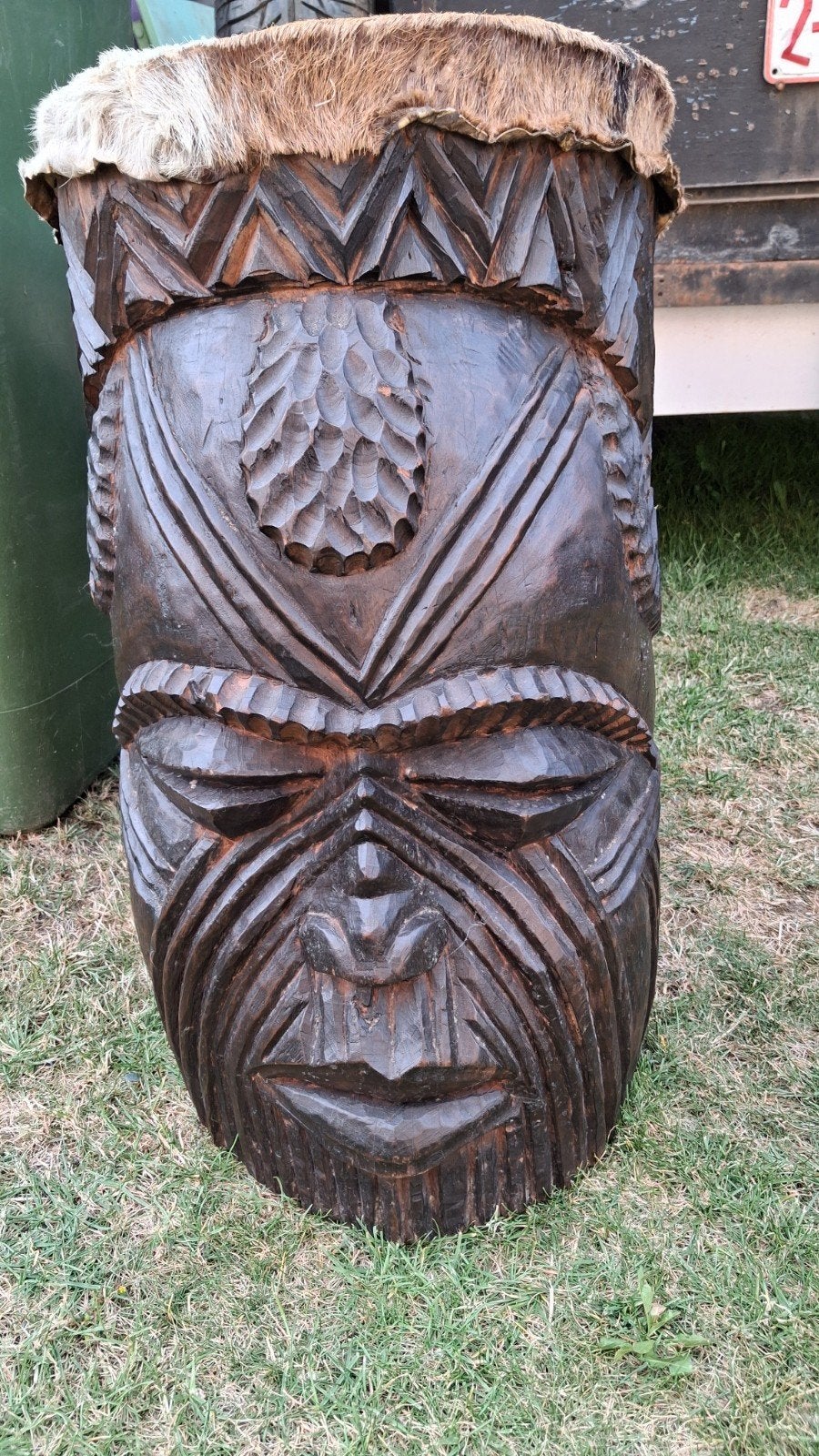 Grosse tête africaine creuse. Tambour. 70 cm., Maison & Meubles, Enlèvement