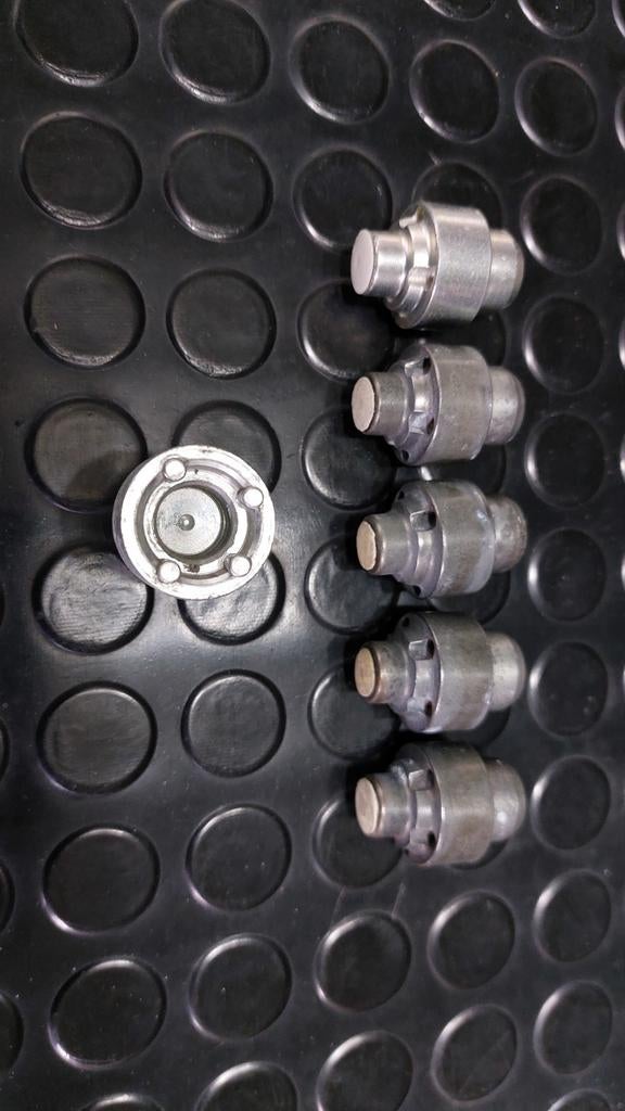 Antidiefstalbouten/wielbouten Toyota, Ophalen