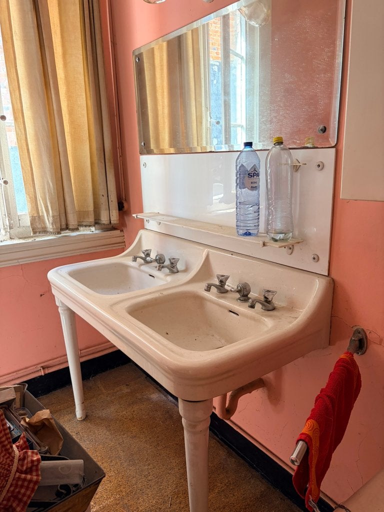 antiek dubbel porseleinen wastafelmeubel., Huis en Inrichting, Badkamer | Badkamermeubels, Ophalen, Gebruikt, 100 tot 150 cm, 100 tot 150 cm