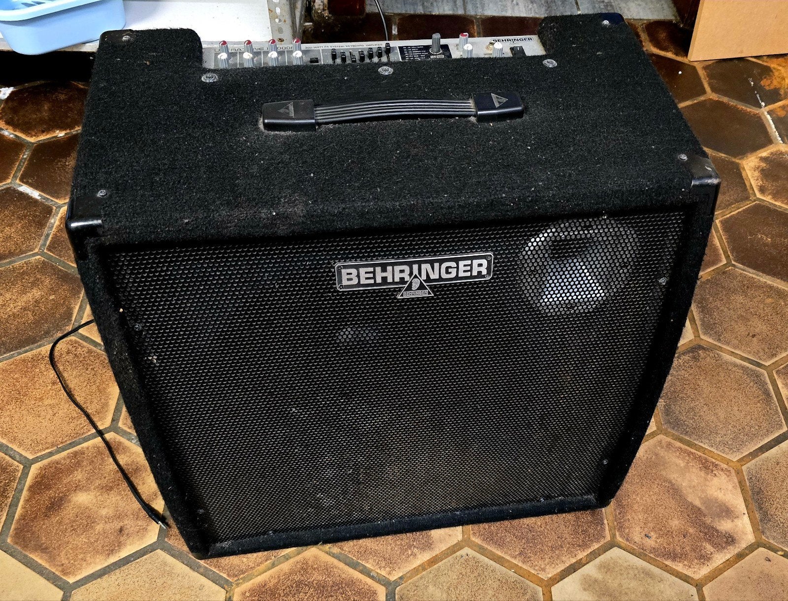Amplificateur Behringer, Ophalen