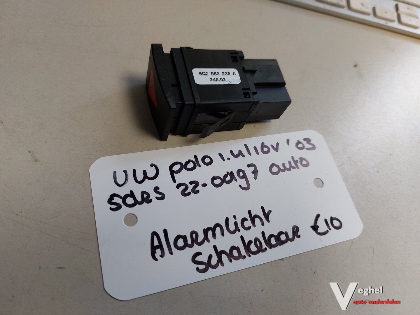 VW Polo 5drs 1.4/16v Alarmlichtschakelaar '03, -, Utilisé, -, -