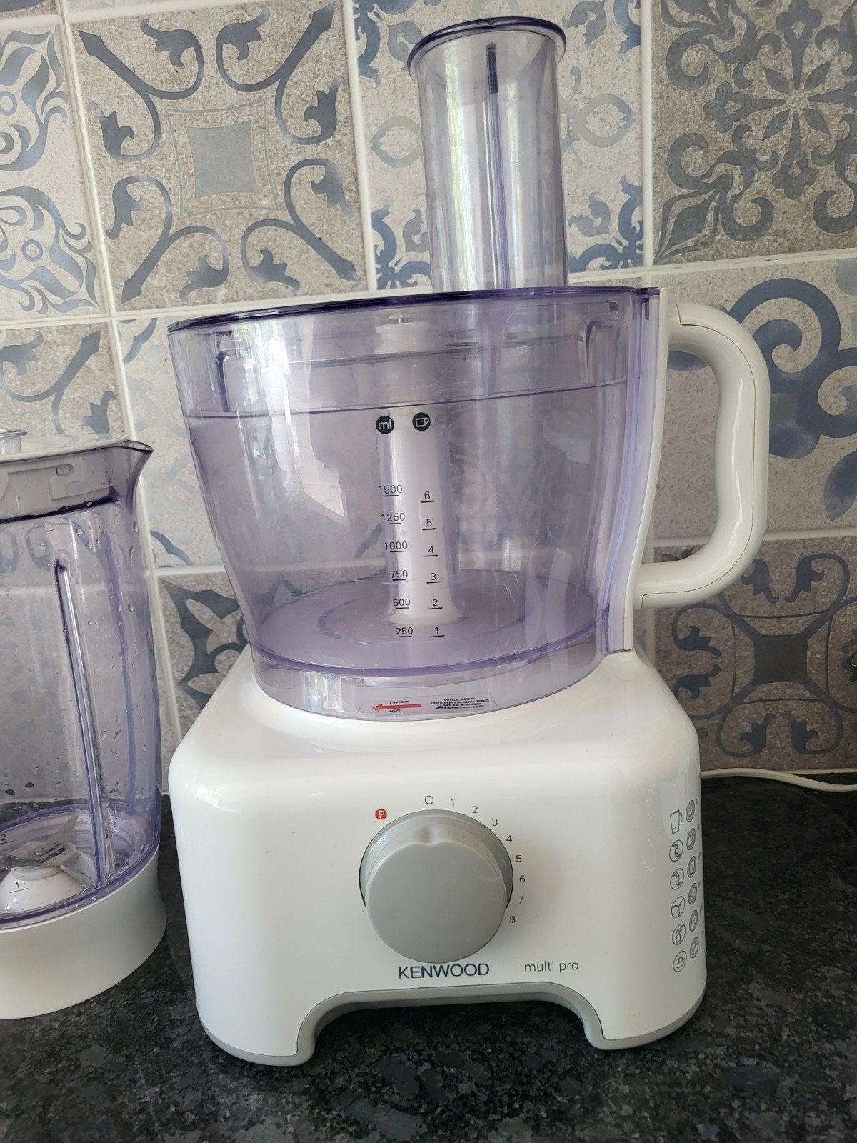 Robot kenwood avec plusieurs accessoires., Enlèvement