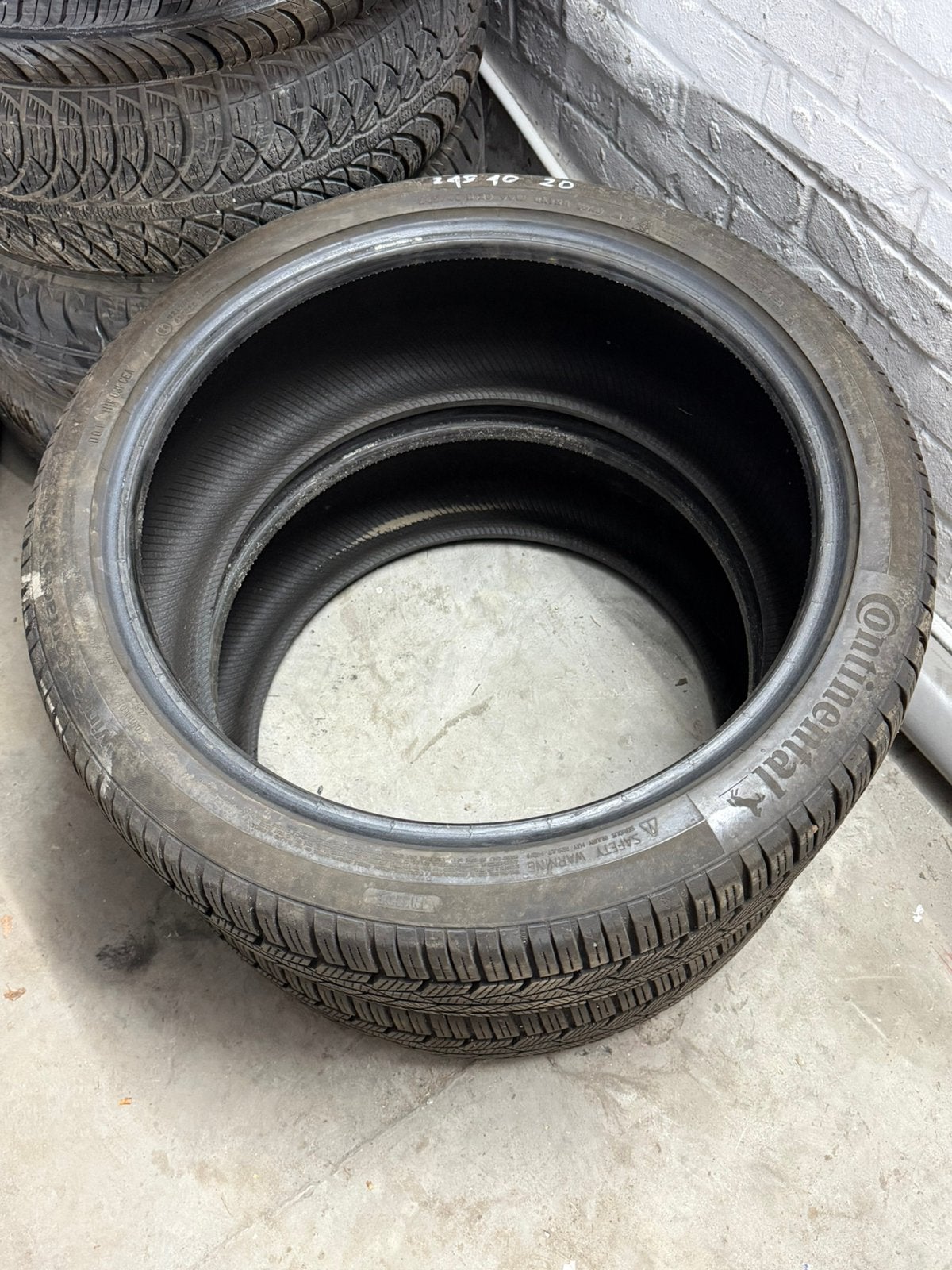 Pneus Continental 245/40r20 2, Autos : Pièces & Accessoires, Pneus & Jantes, Enlèvement ou Envoi, Véhicule de tourisme, Pneu(s)