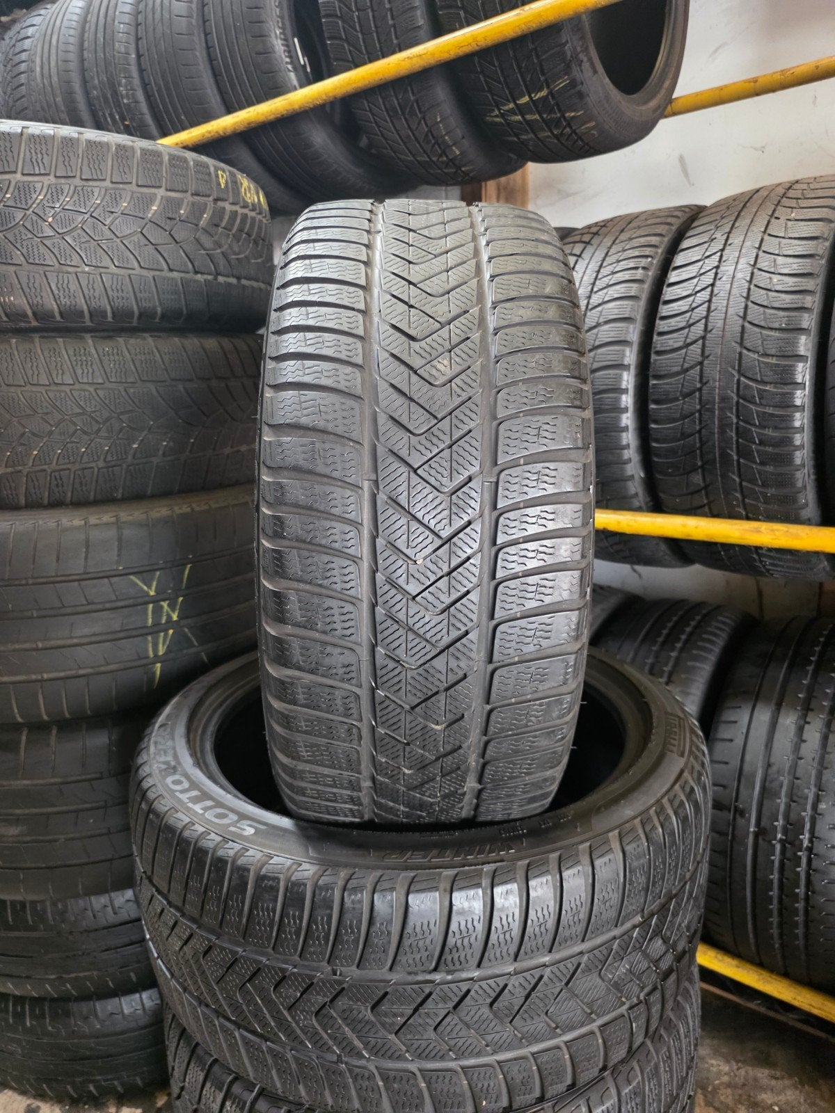 275 35 19 pirelli avec montage et équilibrage, Enlèvement