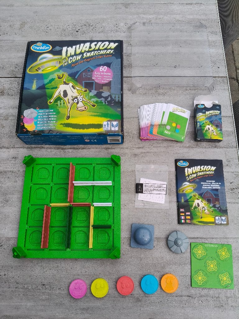 ThinkFun Invasion of the Cow Snatchers magnetic logic game, 1 ou 2 joueurs, Enlèvement ou Envoi, Utilisé, Thinkfun