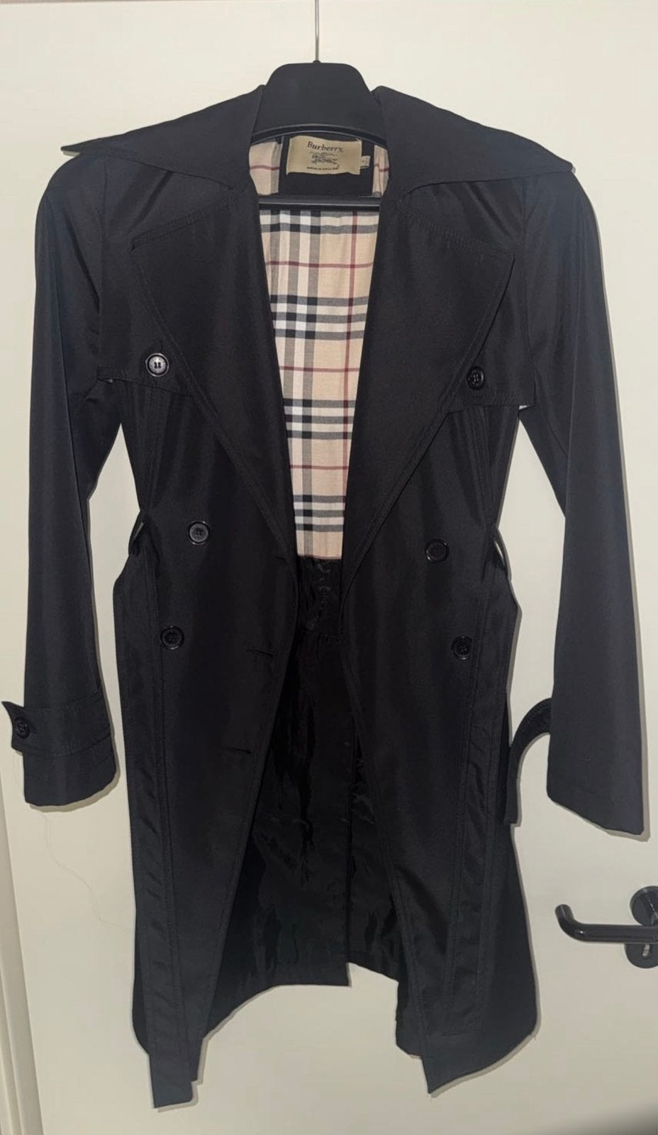 Veste Burberry de couleur noire, taille S. Très bon état., Vêtements | Femmes, Taille 36 (S), Enlèvement, Porté, Manteau