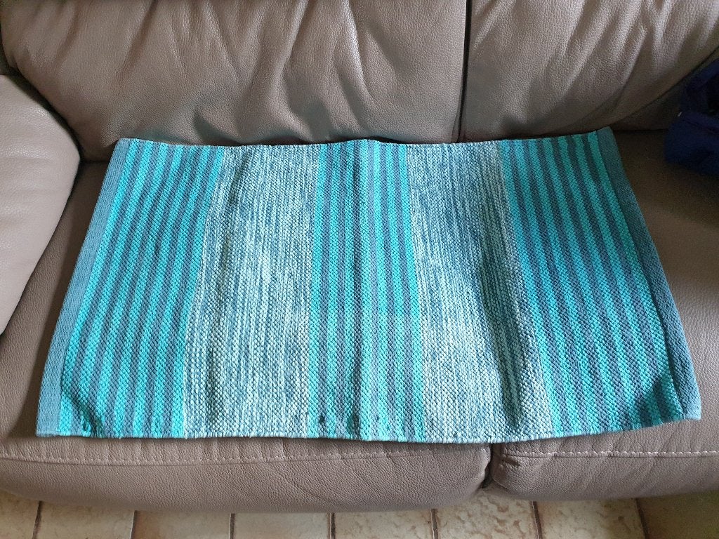 Carpette turquoise Tertio, Enlèvement