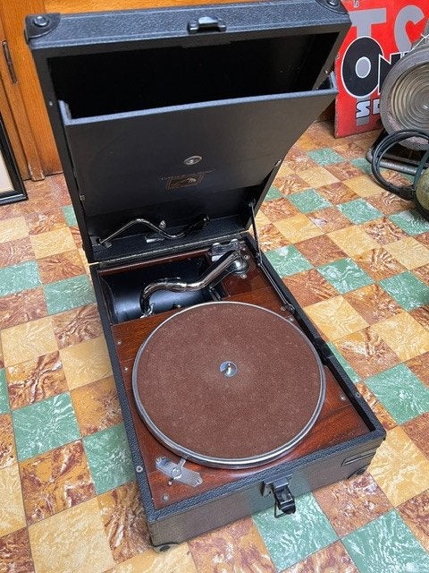 Oude grammofoon His Masters Voice model 101, Ophalen