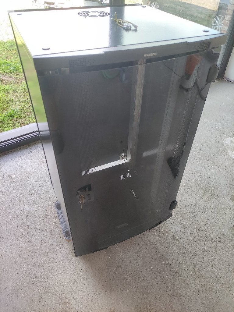 rack de serveurs Legrand, Informatique & Logiciels, Enlèvement, Utilisé, Verre, Tôle d'acier