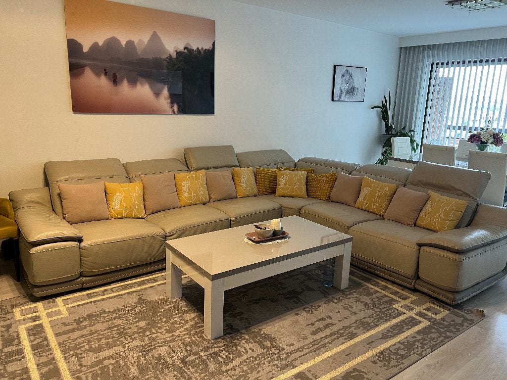 Grijze en witte tafel, Ophalen, 50 tot 100 cm, 100 tot 150 cm, Zo goed als nieuw