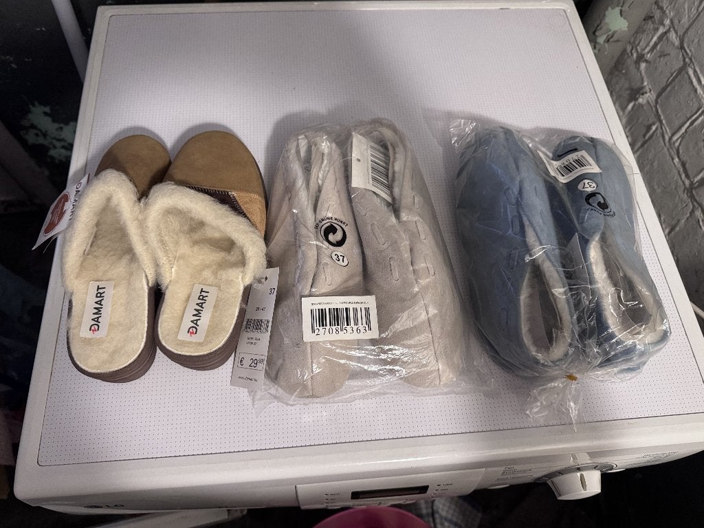 Nieuwe pantoffels / huisschoenen maat 37 – 3 paar, Kleding | Dames, Ophalen, Beige, Nieuw, Pantoffels of Sloffen