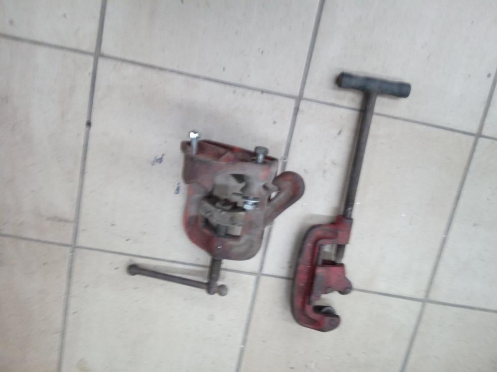 Coupe tube et pince tuyaux