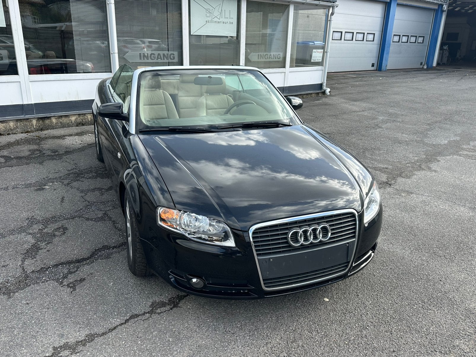 Audi a4 cabrio 2007 1.8t 56 000 km Lire  Bien Automatique, Autos, Cuir, Beige, Cabriolet, A4