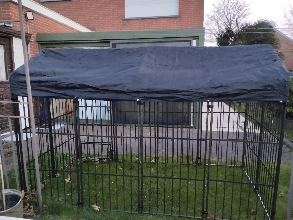 Overdekte hondenren, Enlèvement, Neuf